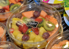 Mix di frutta pronta al consumo.