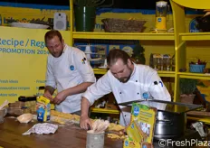 Preparazione di ricette innovative presso lo stand Chiquita.