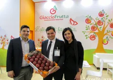 Da sinistra: Antonio Giaccio (responsabile acquisti), Giuseppe Giaccio (responsabile qualita' e presidente del consorzio Melannurca Campana IGP) e Marilena Vito.