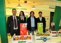 Saverio Principiano, Attilia Gullino, Giovanni Gullino e Armando Peirone in posa nello stand dell'azienda Gullino.