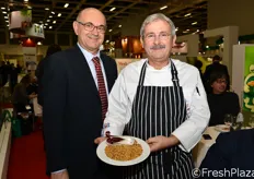 "Durante i tre giorni di fiera, lo stand "Italy" e' stato esaltato dall'abilita' culinaria degli Chef Walter Guidi (a sinistra) e Domenico Maggi (a destra)."