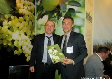 Hans Klotz, direttore vendite, ed Ettore Ceccarelli, direttore commerciale. La Hans Klotz Srl esporta e vende in tutta Europa e nel mondo frutta e verdura di primissima qualita'.