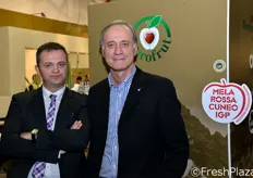 Marco Rivoira insieme a Domenico Sacchetto, presidente dell'OP Piemonte Asprofrut di Lagnasco, nonche' alla guida del Consorzio Mela Rossa Cuneo IGP.