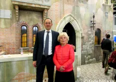 Posa di rito per Paolo Merci (direttore) ed Erminia Perbellini (presidente) di Veronamercato.