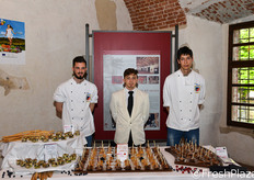 "Gli allievi della scuola alberghiera "Virginio-Donadio" di Dronero (CN), i quali hanno presentato le 10 ricette dolci e salate, scaturite dalla creativita' dello chef Marcello Comba, al fine di proporre i piccoli frutti in vesti insolite."