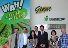 GIANT e' la piu' grande catena malese. Fondata nel 1944 da Teng Family, risulta essere la piu' importante del paese con circa 120 punti vendita: il loro slogan e' LOW PRICE LEADER.