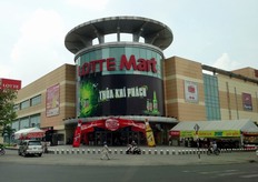 Lotte Marte e' una catena coreana molto presente in Vietnam. Il prezzo del kiwi giallo al Kg e' di 15 euro mentre quello verde a 13 euro.