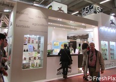 Alce Nero:� il marchio di oltre mille agricoltori e apicoltori, impegnati, in Italia e nel mondo, nel produrre cibi buoni e sani che nutrono.