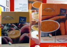 In esposizione, puree di pera, pesca, mela, kiwi e carota a marchio Ferrara Food.