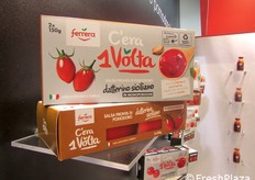 Con la linea monodose, il gruppo Ferrera risponde in modo innovativo alle richieste del mercato. Cinque referenze di salsa in monoporzione: un vasetto per ogni varieta' di frutto e una minibottiglia per la salsa mista.