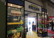 Succhi di limoni e lime al 100 per cento per l'azienda di Crotone.