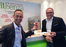 "In foto: Nicola Bertinelli e Sebastiano Fortunato. "Siamo molto felici di questa esperienza al CIBUS - spiega il presidente del Consorzio di Tutela Igp Pomodoro di Pachino Sebastiano Fortunato - perche' abbiamo constatato ancora una volta che il nostro pomodoro gode di una grande notorieta' in tutto il mondo e le iniziative che abbiamo organizzato hanno destato grande curiosita' e interesse tra giornalisti e addetti ai lavori."
