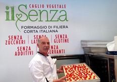 "Il Consorzio di Tutela e' stato impegnato in una partnership con il formaggio fresco emiliano "Il Senza" del caseificio Bertinelli (realizzato senza lattosio, senza glutine e disponibile anche nella versione con caglio vegetale): dal connubio e' nata la pizza, per celiaci, gli intolleranti al lattosio, i vegetariani e tutti coloro che vogliono mantenersi leggeri senza rinunciare al gusto. "Ringrazio Nicola Bertinelli per l'accoglienza e la partecipazione e tutto lo staff che ci ha coadiuvato", ha detto Fortunato."