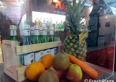 Dedicata a chi desidera un succo di frutta senza compromessi, composto da ingredienti provenienti al 100 per cento da agricoltura biologica, la famiglia Bio Plose propone numerosissimi gusti, Pera, Pesca, Ananas, Arancia-Carota, Mela, Albicocca, Arancia e Pompelmo, T�he Verde e Mirtillo.