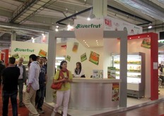 L'azienda piacentina Riverfrut e' specializzata nella coltivazione e lavorazione di prodotti orticoli freschi (specialmente fagiolini e pomodoro da sugo) e prodotti lavorati in IV e V gamma.