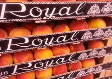 Pesche di produzione spagnola. La stagione della frutta estiva era gia' in pieno svolgimento all'epoca della visita.