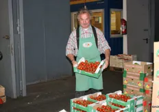 Erbse e' un volto conosciuto presso il mercato all'ingrosso di Hannover e, ogni giorno, provvede ad infondere allegria tra gli stand. Erbse lavora da BS Frucht e qui promuove i pomodori olandesi. BS Frucht possiede diverse specialita', tra cui l'uva dall'Italia.