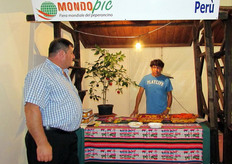 Lo stand del Peru', dove i visitatori hanno potuto conoscere e degustare specialita' piccanti tipiche di questo Paese.