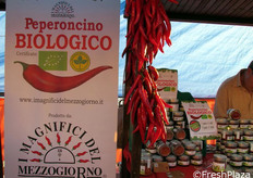 L'azienda ha presentato la sua linea di peperoncino biologico.