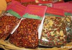 L'azienda e' specializzata nella produzione di pregiate salse piccanti, pate', ortaggi ripieni, confetture, funghi e spezie.