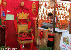 Tra le curiosita' della Mostra Mercato, il trono del Re Peperoncino!