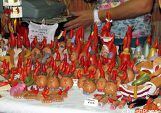 Artigianato calabrese a base di peperoncino.