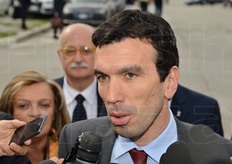 Maurizio Martina intervistato al suo arrivo.