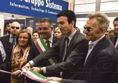 Il momento dell'inaugurazione di Macfrut 2014 da parte del Ministro Martina; alla sua destra il Sindaco di Cesena Paolo Lucchi, alla sua sinistra l'Assessore all'agricoltura della Regione Emilia-Romagna, Tiberio Rabboni.