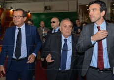 Insieme al coordinatore di Cesena Fiera Luigi Bianchi e al presidente uscente Domenico Scarpellini, il Ministro Martina si è poi recato in visita presso gli stand della fiera.