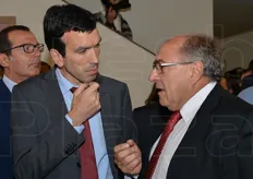 Un momento di confronto tra Maurizio Martina e il presidente di Orogel Fresco, Giuseppe Maldini.