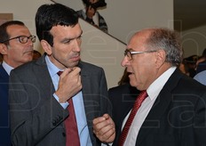 Un momento di confronto tra Maurizio Martina e il presidente di Orogel Fresco, Giuseppe Maldini.