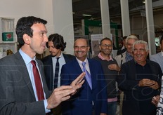 L'incontro del Ministro con il mondo dell'ortofrutta mette allegria a tutti!