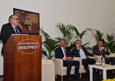"L'inaugurazione del Macfrut 2014 si e' conclusa presso la sala convegni "Sala Europa" per la consegna di alcuni premi e targhe. Il discorso introduttivo di Domenico Scarpellini."