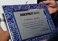 A Francesco Spreafico: un uomo di grande levatura e spessore che tanto ha dato al mondo dell'ortofrutta, fornendo attraverso il proprio lavoro ed impegno un contributo fondamentale che rimarra' nel tempo.