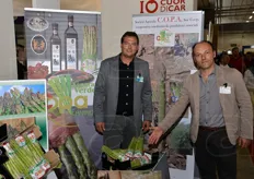 Sergio Marcoaldi e Giancarlo Benella presso lo stand della C.O.P.A. Cooperativa Ortofrutticola Produttori Associati di Canino (Viterbo), specialista in asparagi.