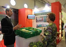 Colloqui in corso presso lo stand dell'azienda Camilli.