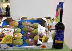 ... tra cui il Ficodindia dell'Etna DOP, da quest'anno ingrediente di tre originali liquori: uno rosso, uno giallo e uno bianco, in base alla diversa pigmentazione delle principali tipologie di ficodindia.