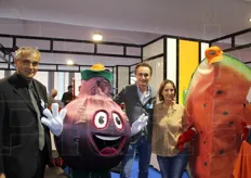 Maurizio Bacchi, Carlo Piccinini, Lara Battistini e le mascotte di Cora Seeds.