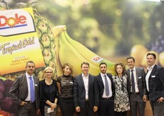 Nello stand Dole: Pierangelo Pettenon, Brunella Gentili, Monica Manolache, Stefano Castellano, Cristina Bambini, Victor Esquivel (amministratore delegato) e Marco Pianalto.