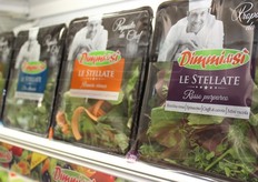 "La Linea "Le Stellate" si presenta in un elegante pack nero costituito da una vaschetta da posizionare verticalmente a scaffale."