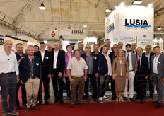 Quanti siamo! Foto di gruppo allo stand Lusia.