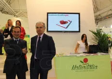 Davide Vernocchi insieme al direttore generale di Naturitalia, Gabriele Ferri.