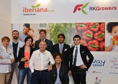 Foto di gruppo presso lo stand RK Growers.