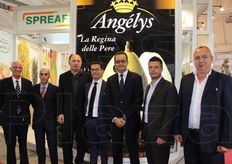 Nello stand Spreafico: Renato Ferrario (resp vendite); Marco Bernardi (resp gd); Maurizio Mariolone (resp stand Caab); Cesare, Raffaele e Simone Spreafico (titolari); Dario Sambinello (resp gdo).