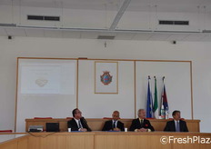 Domenico Terenzio presenta gli humofolati (una tecnologia che permette di migliorare la produzione attraverso l'utilizzo di materie ecosostenibili e di risanare i terreni inquinati o depauperati).