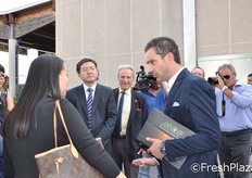 La delegazione cinese viene accolta al Mof dal responsabile Affari Generali e Pubbliche relazioni Roberto Sepe.