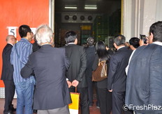 Si passa alla visita delle celle frigorifere.