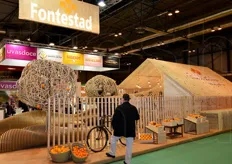 Il creativo stand della spagnola Fontestad, specializzata in agrumi.
