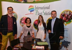 In rappresentanza della francese IPS-International Plant Selection troviamo (da sinistra): Julien Darnaud, Gloria Ma Guerra Perez, Edwige Remy e Alexandre Darnaud.