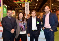 Rosario Ferrara e Teresa Diomede insieme a Domenico Lopolito e Antonio Elena della 2M Import Export di Bisceglie (BA).